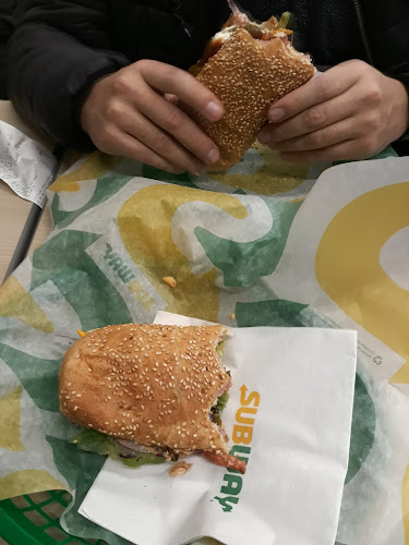 Subway Plaza Maipú Open Times