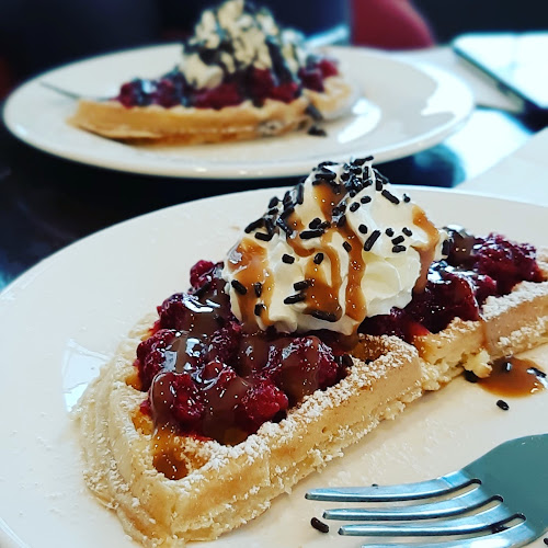 Opinii despre Heladeria y Cafeteria Cami Candy în Traiguen - Gastronomía y hostelería