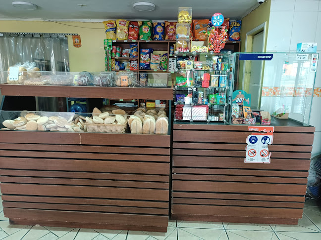 Delicatesse: Panadería y Almacen