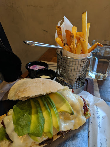 http://lamaestranzarestaurant.cl/