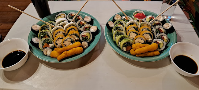 Comments and reviews of Simplemente Sushi & Pizza