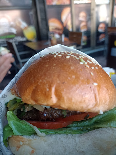 Kome y Kaya Open Times