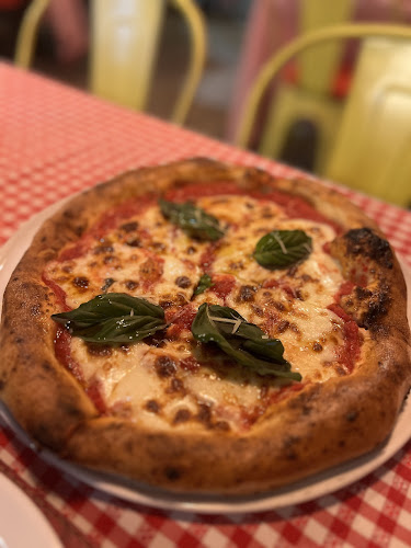 https://instagram.com/lapizzeria.candelaria?igshid=NGVhN2U2NjQ0Yg==