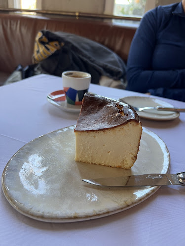 Av. Nueva Costanera 3832, local 2, 7630357 Vitacura, Región Metropolitana