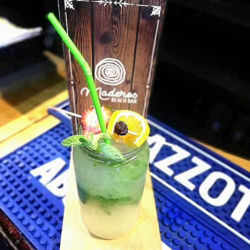 MADEROS BEACH BAR