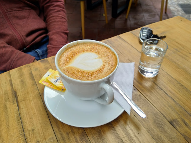 Oromo Coffee & Dessert - Gastronomía y hostelería