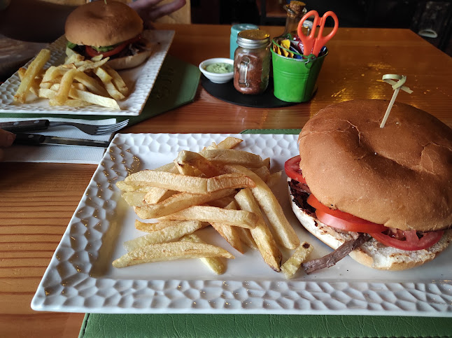 Adkantú, Restaurant Coñaripe