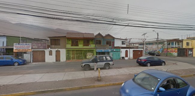 Comida al paso sándwich, pizza y jugos